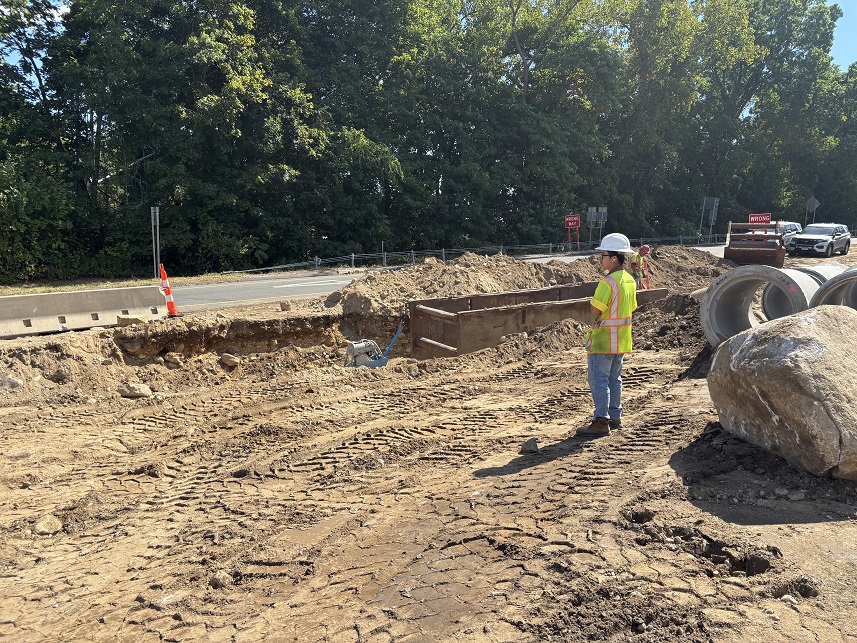 Worker and ditch and drainage pipes for assembly